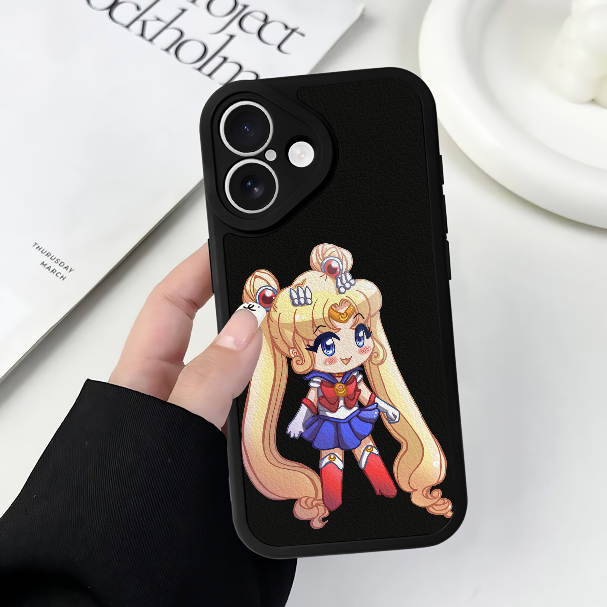 （画像用） 美少女戦士セーラームーン 月野 うさぎ つきの うさぎ Sailor Moon Tsukino Usagi 【iPhone 16シリーズ対応】シリコンスマホケース（レザー調） 材質：シリコン